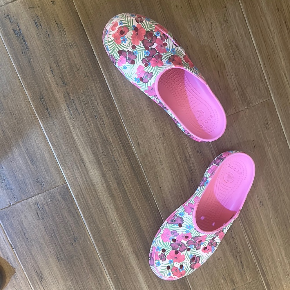 Hawaiian Crocs Lovely Floral Pattern